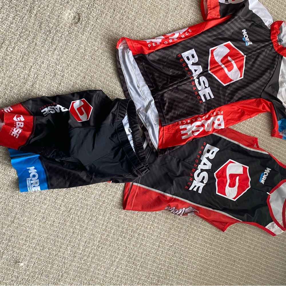 BASE Performance Cycling Set - Red and Black